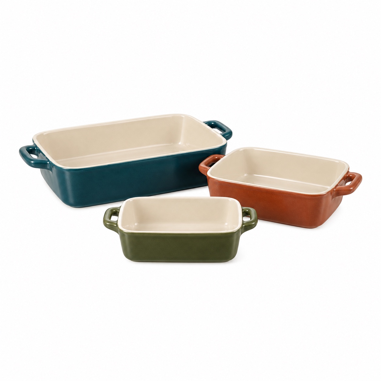 De complete set ovenschalen op een witte achtergrond